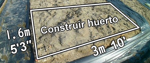 El terreno para el campo tiene un tamaño de 1.6m × 3m (5'3″ x 10') (Como hacer un huerto desde cero)