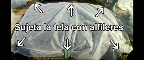 Sujeta la tela con alfileres