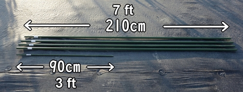 Necesitarás un total de 5 estacas de soporte para el cultivo vertical de pepinos